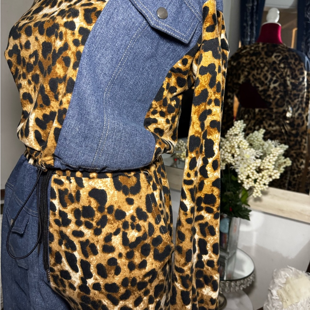 Women’s set of pants and sweaterTwo-Tone Denim & Leopard